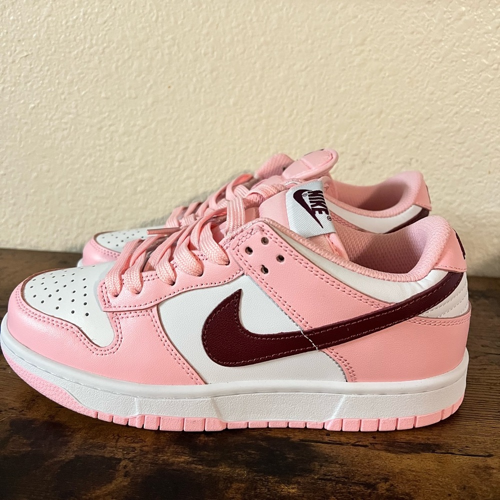 Womens low dunk Nikes size 7